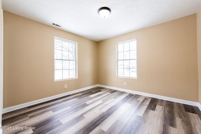 6610 Elmwood St, Louisville, KY 40216