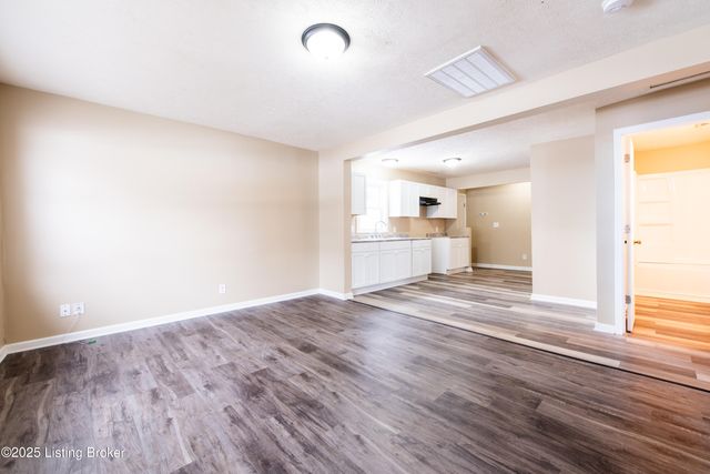 6610 Elmwood St, Louisville, KY 40216