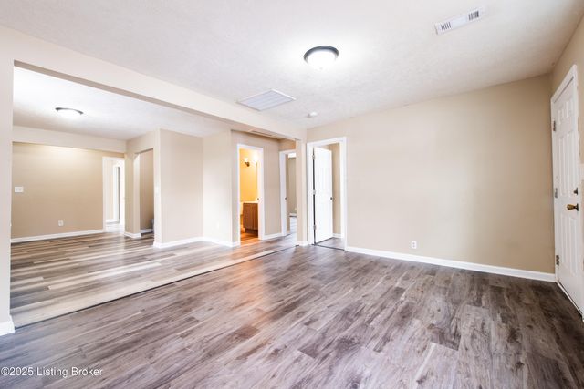 6610 Elmwood St, Louisville, KY 40216