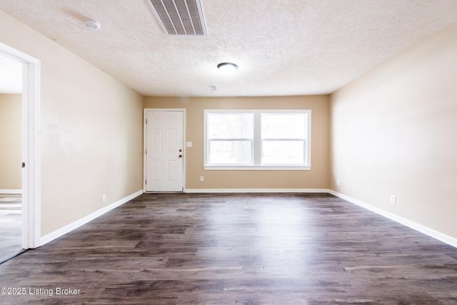 6610 Elmwood St, Louisville, KY 40216