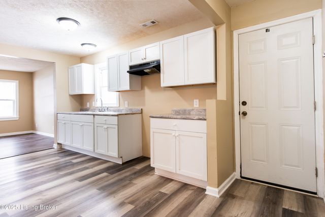 6610 Elmwood St, Louisville, KY 40216