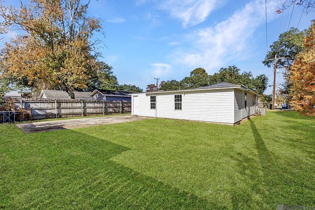 811 Avenue D, Port Allen, LA 70767