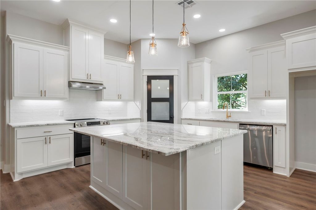 312 East Moorehead Street S, Franklin, TX 77856 — photo 3