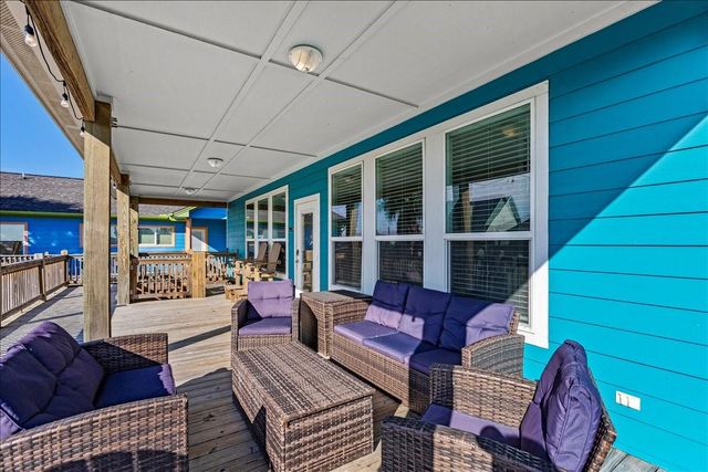 940 Driftwood Drive, Crystal Beach, TX 77650