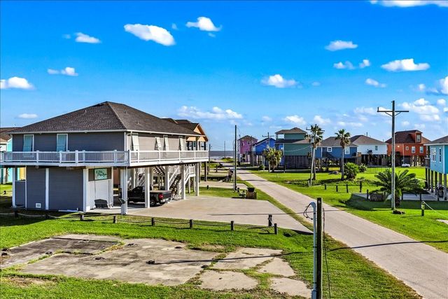 940 Driftwood Drive, Crystal Beach, TX 77650