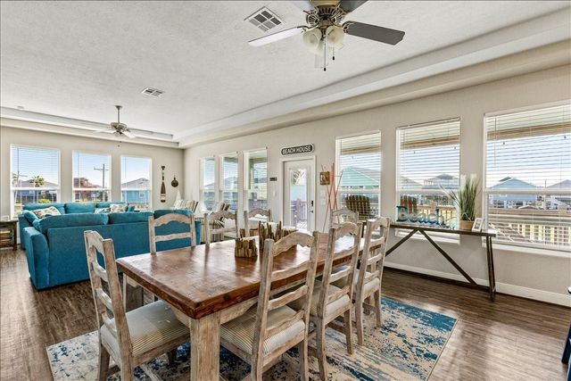 940 Driftwood Drive, Crystal Beach, TX 77650