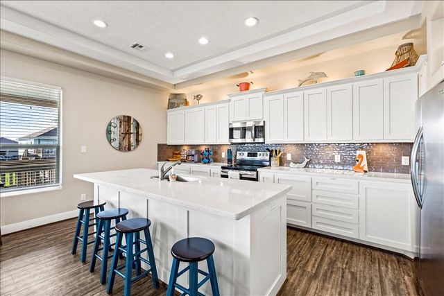 940 Driftwood Drive, Crystal Beach, TX 77650