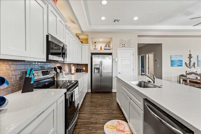940 Driftwood Drive, Crystal Beach, TX 77650