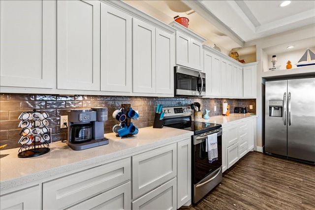 940 Driftwood Drive, Crystal Beach, TX 77650