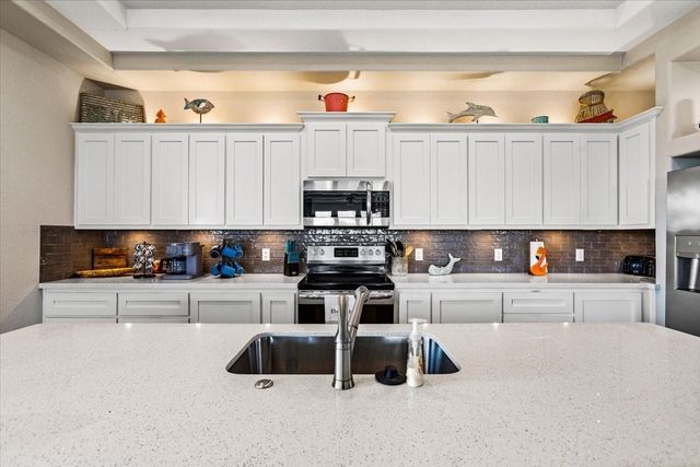 940 Driftwood Drive, Crystal Beach, TX 77650