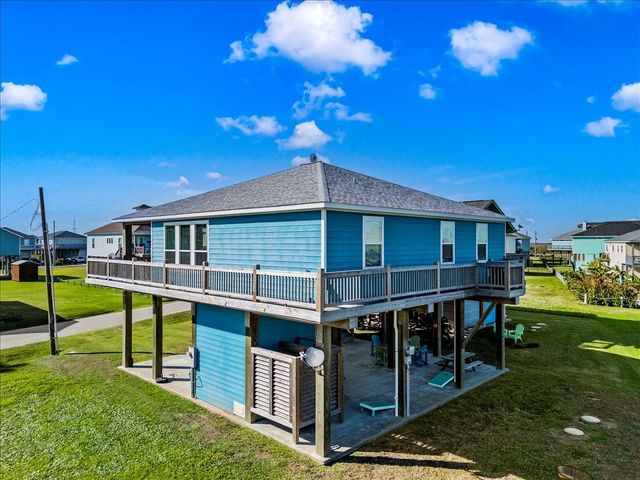 940 Driftwood Drive, Crystal Beach, TX 77650