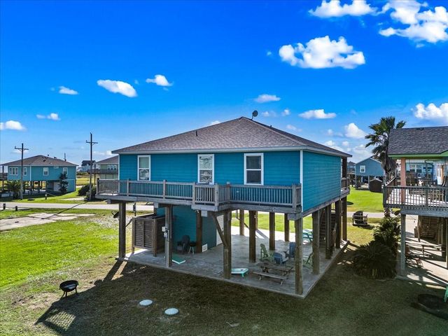 940 Driftwood Drive, Crystal Beach, TX 77650