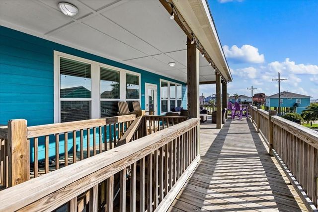 940 Driftwood Drive, Crystal Beach, TX 77650