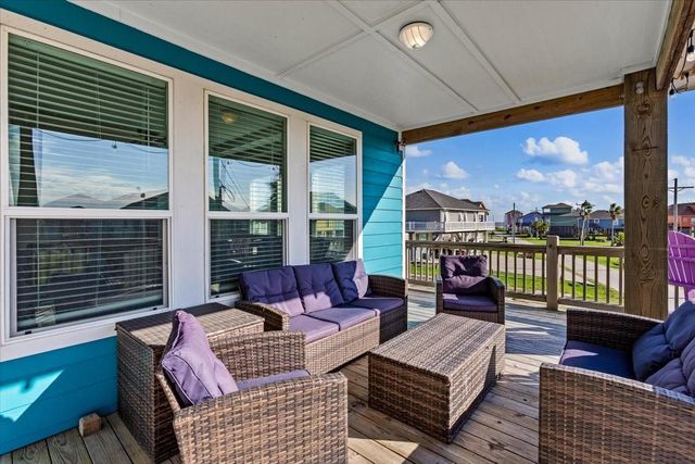 940 Driftwood Drive, Crystal Beach, TX 77650