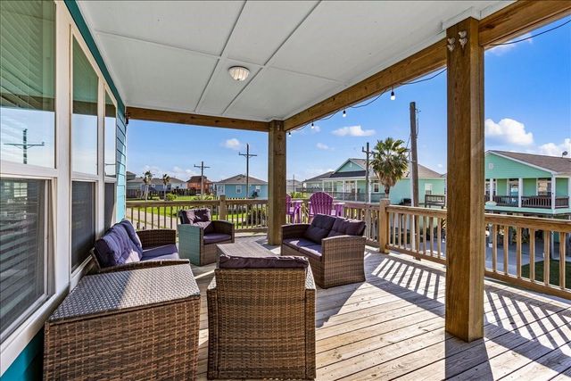 940 Driftwood Drive, Crystal Beach, TX 77650