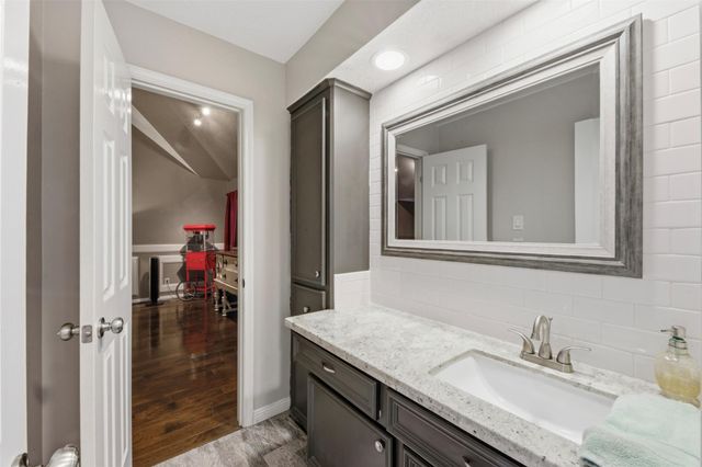 14707 Sandy Creek Drive, Houston, TX 77070