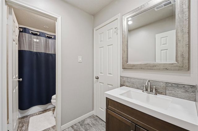 14707 Sandy Creek Drive, Houston, TX 77070