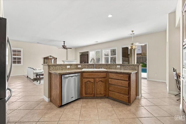 15005 Merlot Cellars Drive, Bakersfield, CA 93314