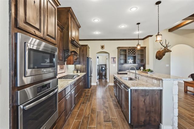 7588 Los Lobos Drive, Bryan, TX 77808
