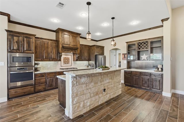 7588 Los Lobos Drive, Bryan, TX 77808