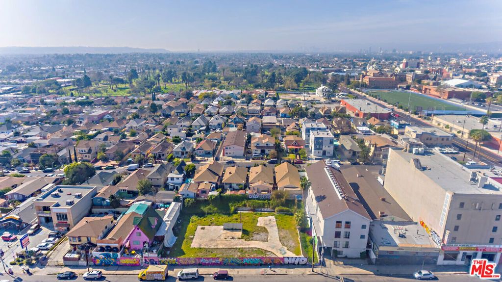 Image 3 of property listing at 1637 S Vermont Avenue, Los Angeles, CA 90006