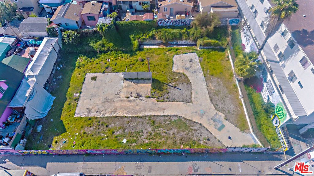 Image 5 of property listing at 1637 S Vermont Avenue, Los Angeles, CA 90006