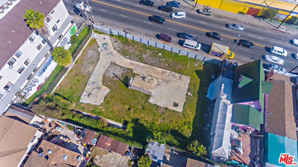 Image 8 of property listing at 1637 S Vermont Avenue, Los Angeles, CA 90006