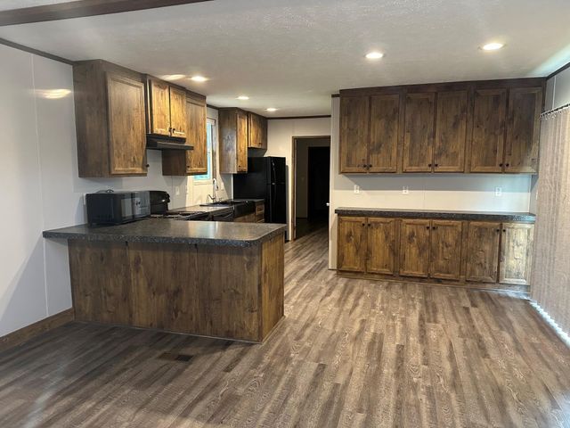821 Austin Street, Clute, TX 77531