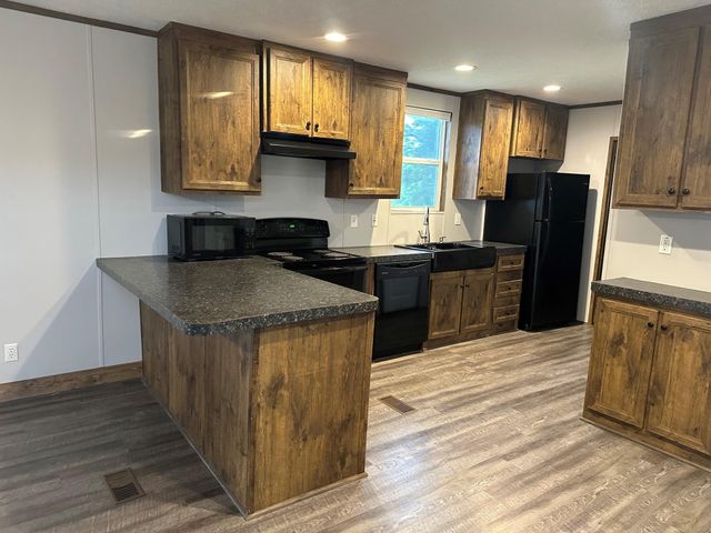 821 Austin Street, Clute, TX 77531
