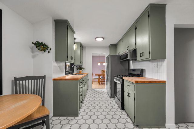 10617 Thomas Avenue S, Bloomington, MN 55431