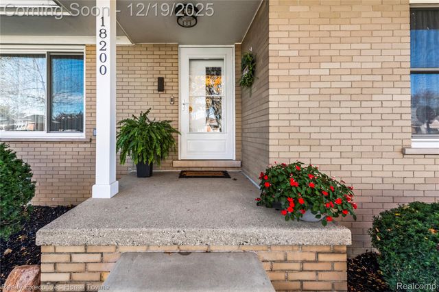 18200 Oak Avenue, Eastpointe, MI 48021