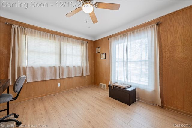 18200 Oak Avenue, Eastpointe, MI 48021