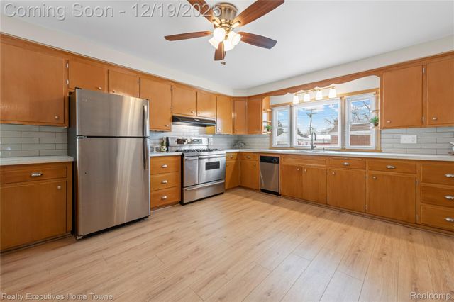 18200 Oak Avenue, Eastpointe, MI 48021