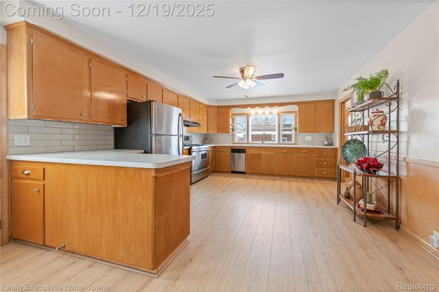 18200 Oak Avenue, Eastpointe, MI 48021