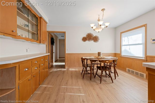 18200 Oak Avenue, Eastpointe, MI 48021