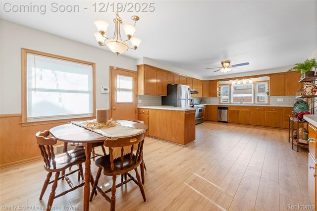 18200 Oak Avenue, Eastpointe, MI 48021