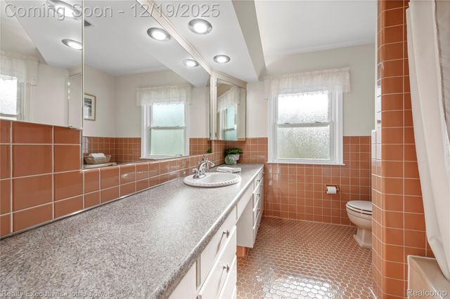 18200 Oak Avenue, Eastpointe, MI 48021