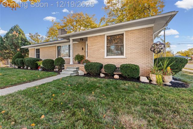 18200 Oak Avenue, Eastpointe, MI 48021