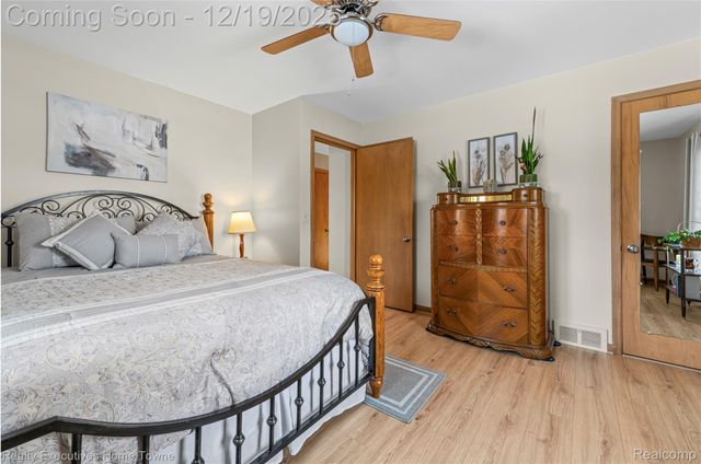 18200 Oak Avenue, Eastpointe, MI 48021