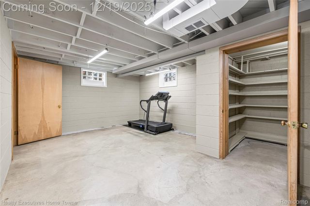 18200 Oak Avenue, Eastpointe, MI 48021