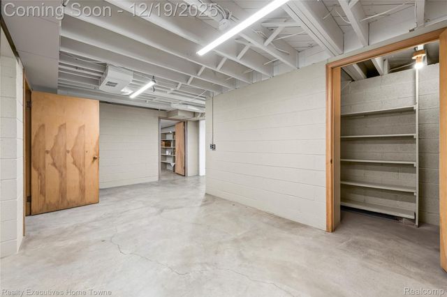 18200 Oak Avenue, Eastpointe, MI 48021