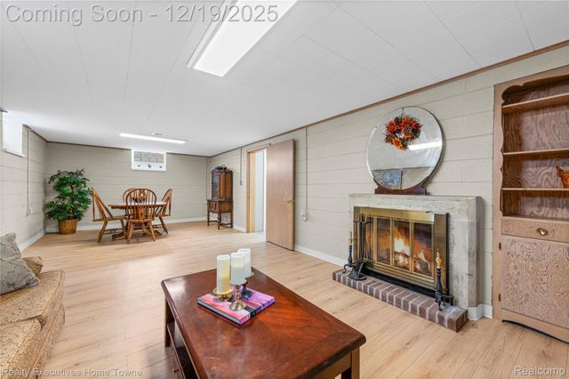 18200 Oak Avenue, Eastpointe, MI 48021