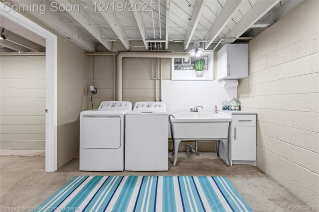 18200 Oak Avenue, Eastpointe, MI 48021