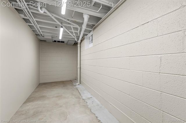 18200 Oak Avenue, Eastpointe, MI 48021