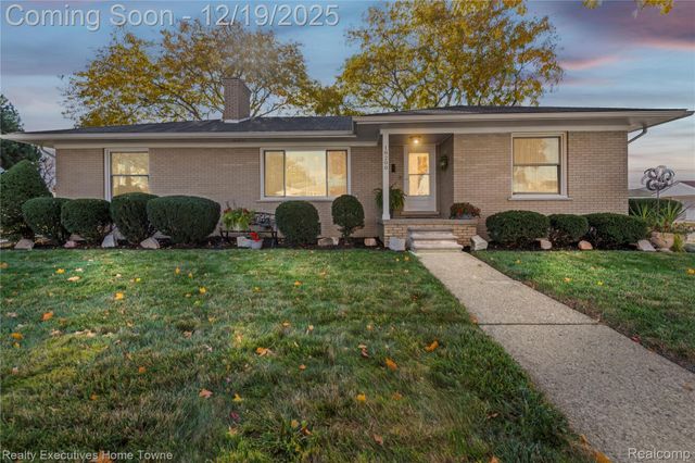 18200 Oak Avenue, Eastpointe, MI 48021