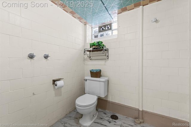 18200 Oak Avenue, Eastpointe, MI 48021