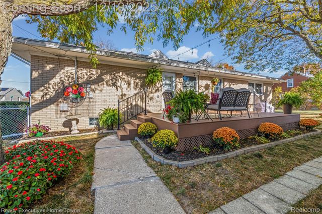 18200 Oak Avenue, Eastpointe, MI 48021