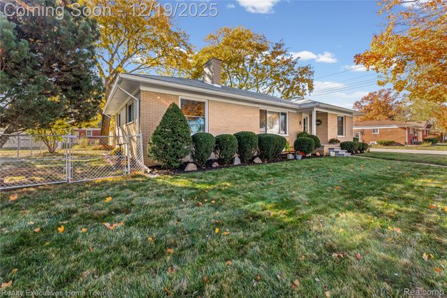 18200 Oak Avenue, Eastpointe, MI 48021