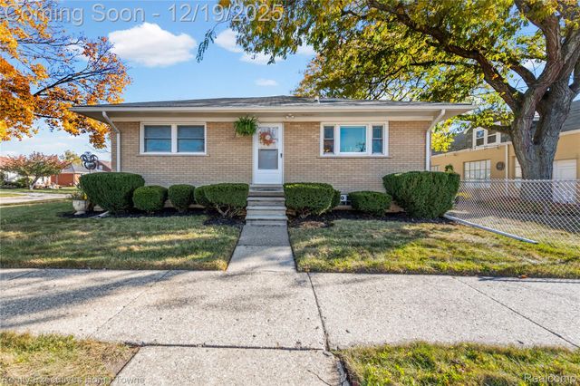 18200 Oak Avenue, Eastpointe, MI 48021