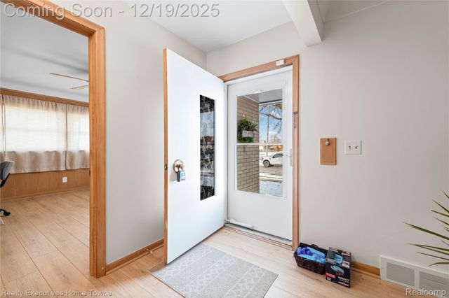 18200 Oak Avenue, Eastpointe, MI 48021